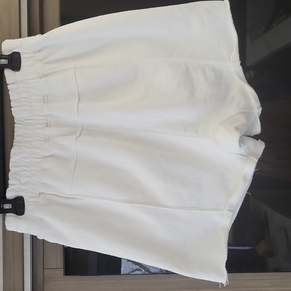 WILL BE GONE SOON) NWOT) "All Stars Solid Shorts In White - Picture 10 of 16